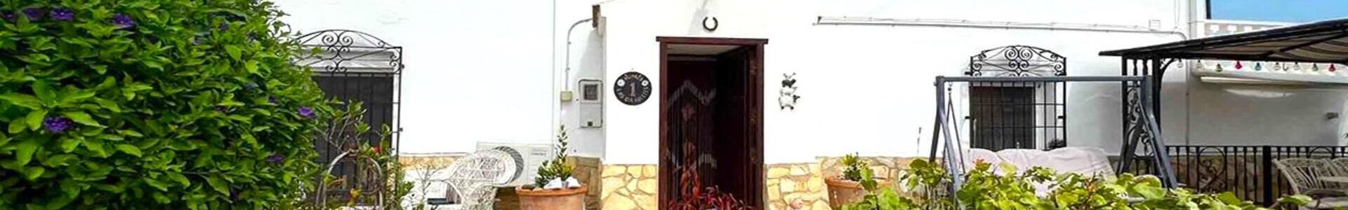130-1427: 4 Bedroom Cortijo: Traditional Cottage for Sale