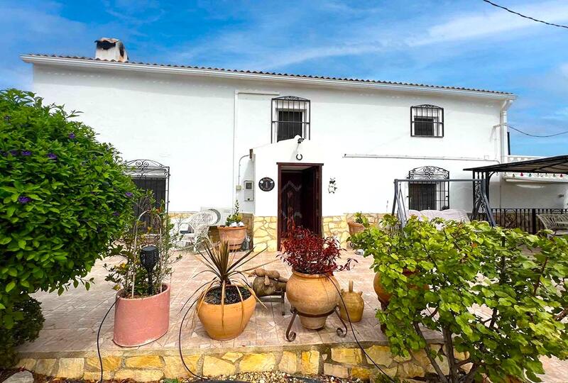 4 Bedroom Cortijo: Traditional Cottage