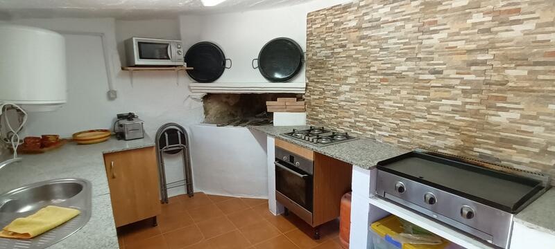 130-1442: Cortijo: Traditional Cottage for Sale in Albox, Almería