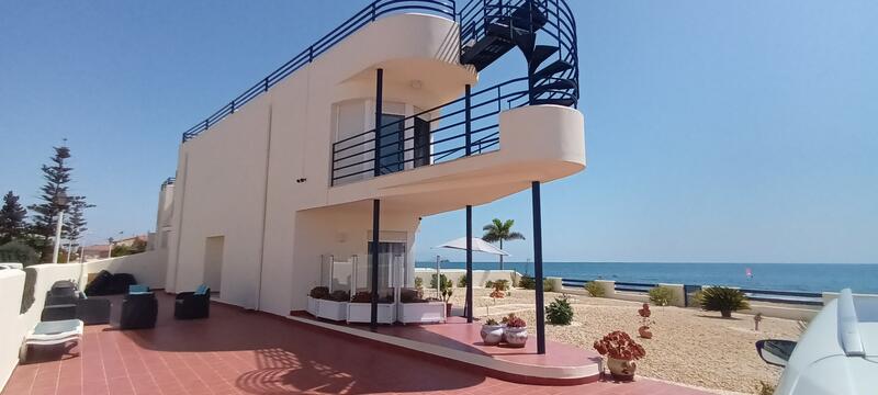 130-1451: 3 Dormitorio Villa en venta