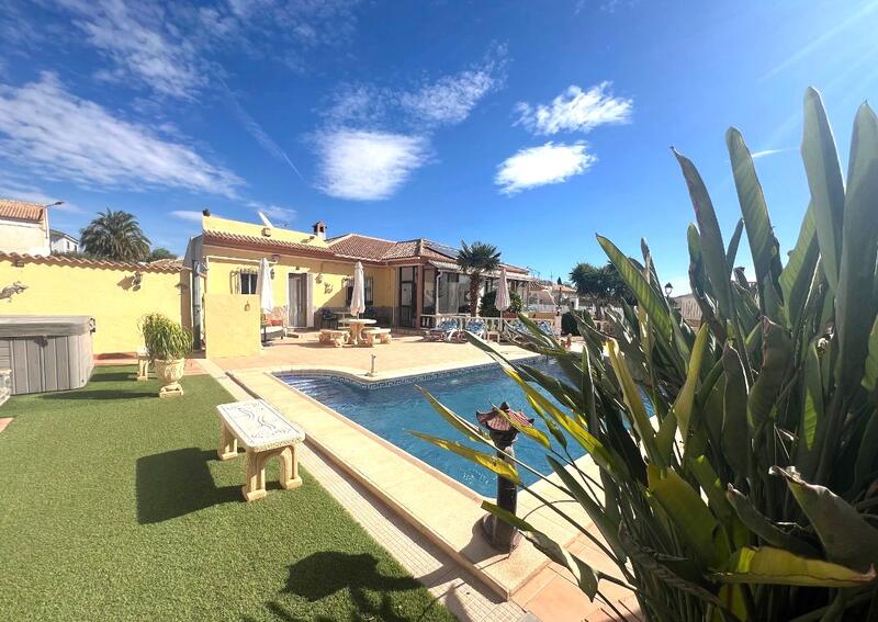 130-1465: Villa for Sale in Arboleas, Almería