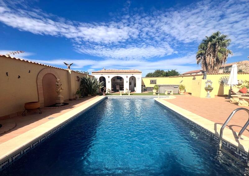 130-1465: Villa for Sale in Arboleas, Almería