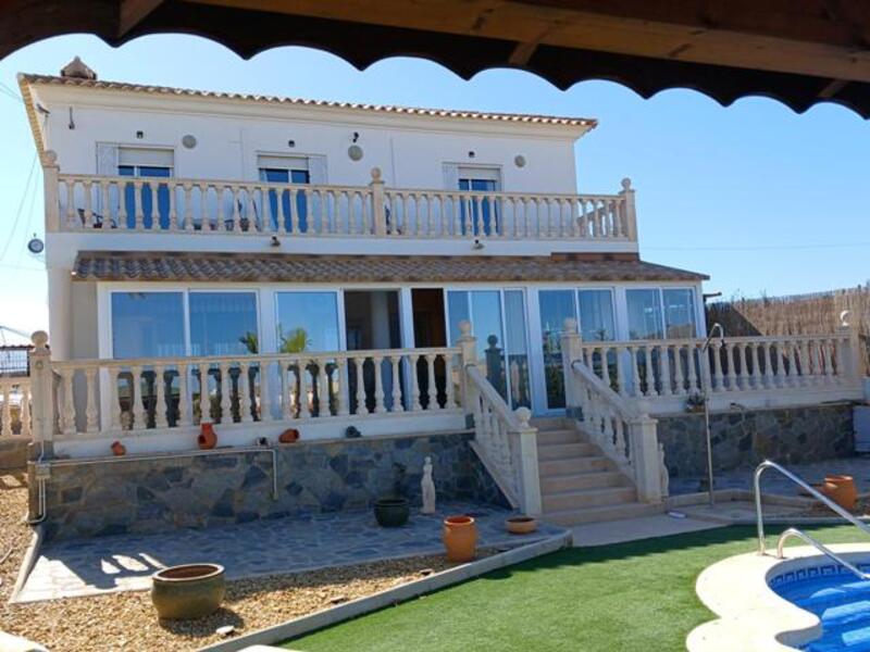 130-1472: Villa for Sale in Albox, Almería