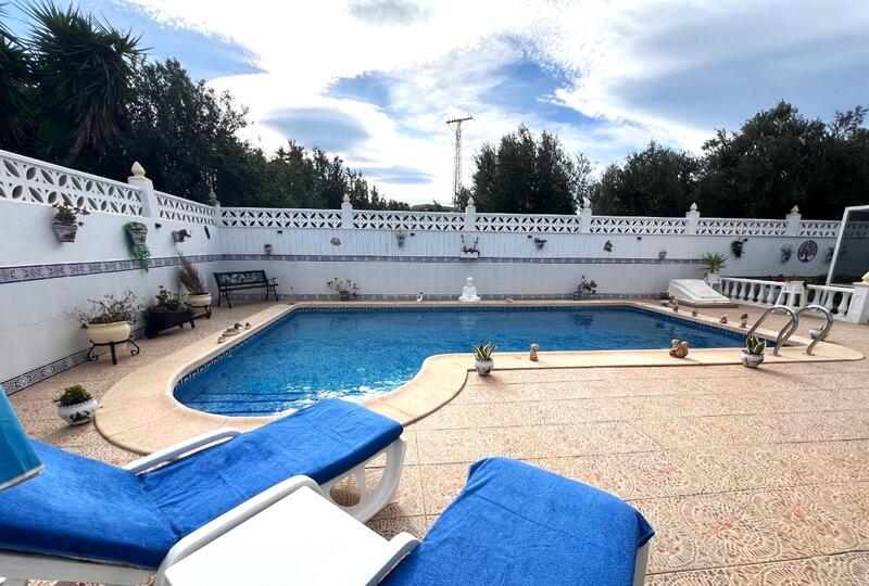 130-1473: Villa for Sale in Zurgena, Almería