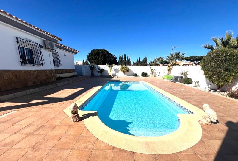 130-1475: Villa for Sale in Arboleas, Almería