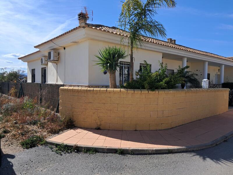 Villa for Sale in Arboleas, Almería